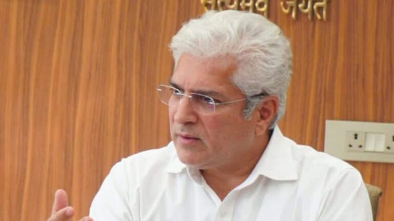 दिल्ली सरकार ने PUC सर्टिफिकेट के बढ़ाए शुल्क, जानें- पेट्रोल डीलर्स एसोसिएशन ने क्यों जताई नाराजगी?