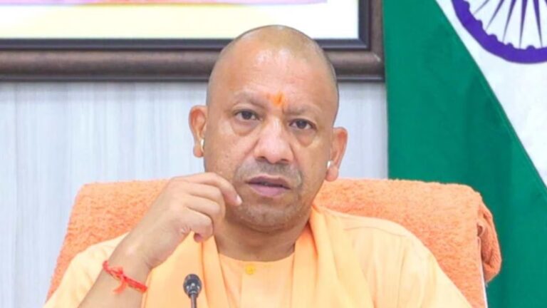 सीेएम योगी आदित्यनाथ के परिवार वालों से अभद्रता करने वाले पर एक्शन, केस दर्ज