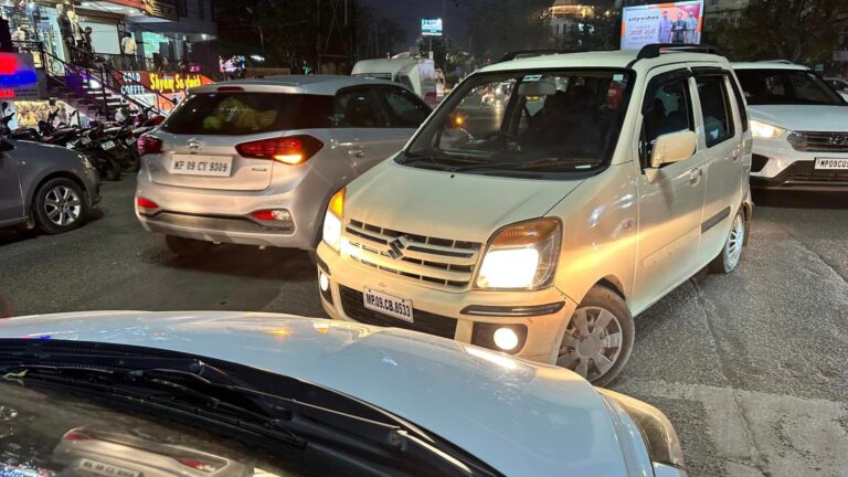 इंदौर के ट्रैफिक को सुधारने के लिए IIM और IIT मिलकर कर रहे काम, डायरेक्टर बोले- इसलिए लगता है जाम