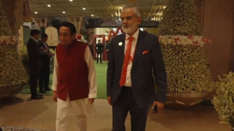 मुंबई के जियो वर्ल्ड सेंटर पहुंचे कमलनाथ, अनंत अंबानी और राधिका मर्चेंट को देंगे 'शुभ आशीर्वाद'