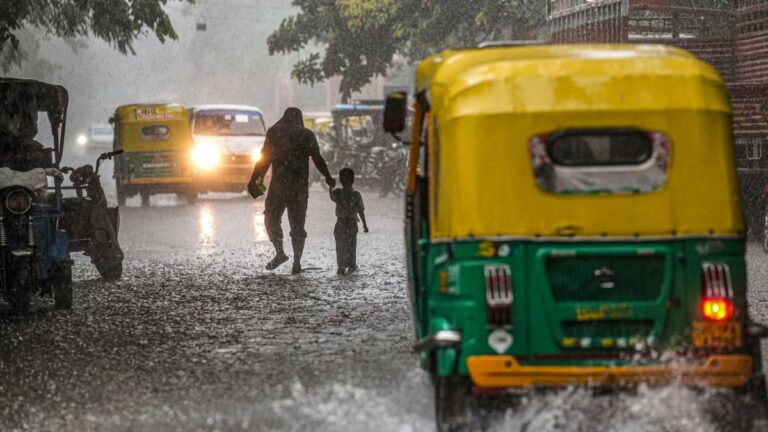 Delhi Weather: दिल्ली में उमस से कब मिलेगी राहत, जानें- अगले पांच दिनों के लिए IMD का क्या है अनुमान?