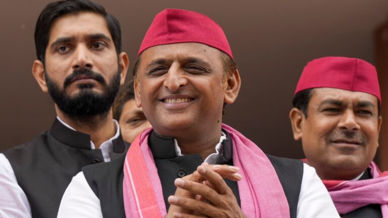UP Politics: अखिलेश यादव के ऑफर से BJP में खलबली! कहा- 'सौ लाओ, सरकार बनाओ!'