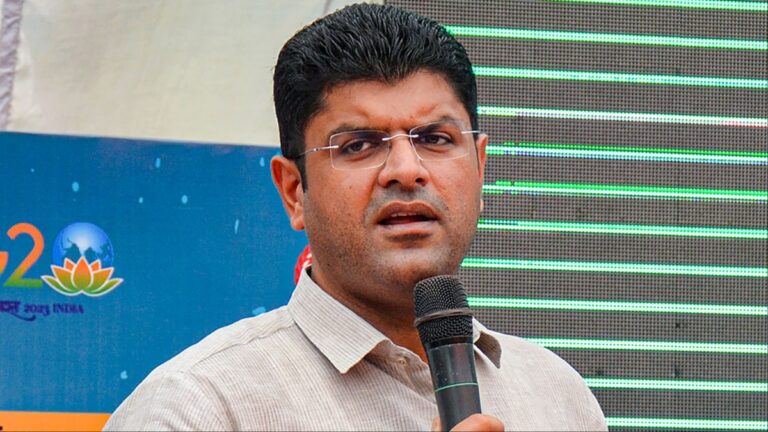हरियाणा की कानून-व्यवस्था को लेकर CM सैनी पर बरसे दुष्यंत चौटाला, कहा- 'अपराधियों और लुटेरों का..'
