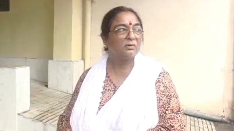 कांग्रेस की बैठक में हंगामा, महिला नेता ने अलका लांबा पर जूते से मारने की धमकी देने का लगाया आरोप