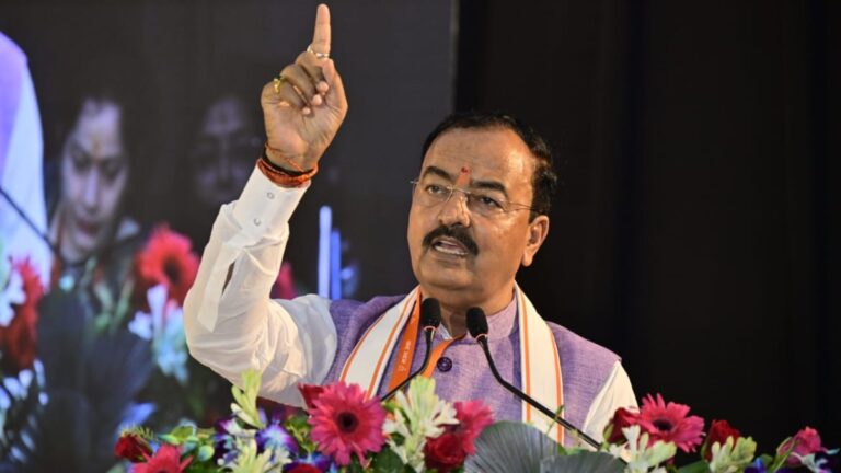 'सांपनाथ और नागनाथ ने झूठ-फरेब...', डिप्टी सीएम केशव प्रसाद मौर्य का कांग्रेस-सपा पर तंज