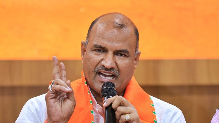 सीपी जोशी बोले- 'राहुल गांधी तो एक मोहरा हैं, प्रश्न कहीं और से आते...', हनुमान बेनीवाल पर भी किया पलटवार