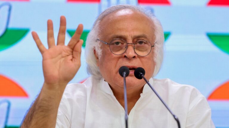 'किसी को भ्रम में नहीं रहना चाहिए क्योंकि...', DU में 'मनुस्मृति' पढ़ाए जाने पर बोली कांग्रेस