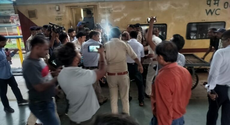 मोहन सरकार ने पेश की संवेदनशीलता की मिसाल, बाघिन के घायल शावकों को लाने चली एक डिब्बे की स्पेशल ट्रेन 