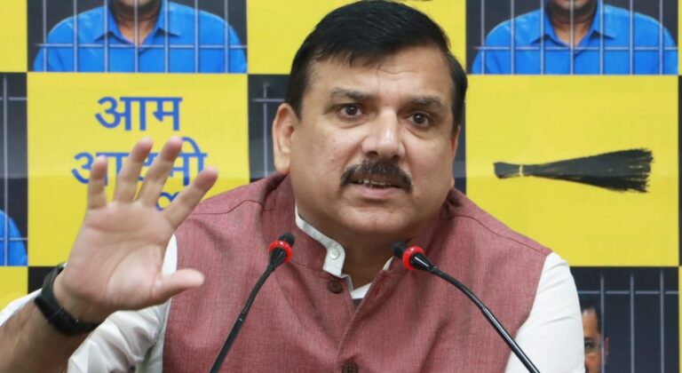 स्वामी अविमुक्तेश्वरानंद बोले, 'राजनीतिक लोग धर्म में न घुसें...', अब संजय सिंह ने दी प्रतिक्रिया