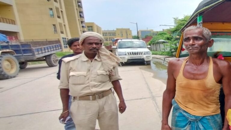 Bihar News: पूर्णिया में कलयुगी बेटे ने हथौड़े से वार कर मां को मार डाला, भाई और उसकी पत्नी की हालात नाजुक