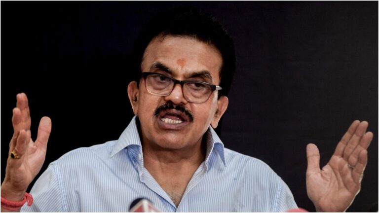 'कौन CM बनेगा यह...', उद्धव ठाकरे पर स्वामी अविमुक्तेश्वरानंद के बयान पर बोले संजय निरुपम