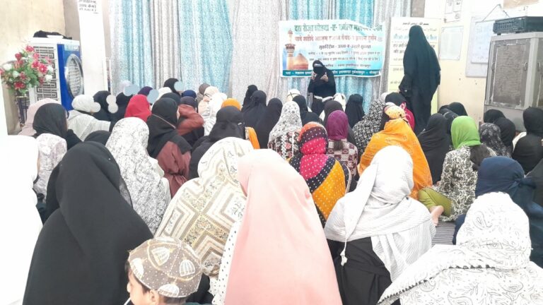 Muharram 2024: गोरखपुर की मस्जिदों में जारी जिक्रे शोहदा-ए-कर्बला, महिलाओं की महफिल में भी गूंजी या हुसैन की सदा