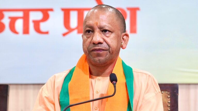 CM योगी ने गोंडा ट्रेन हादसे का लिया संज्ञान, अधिकारियों का तत्काल रेस्क्यू तेज करने का दिया निर्देश