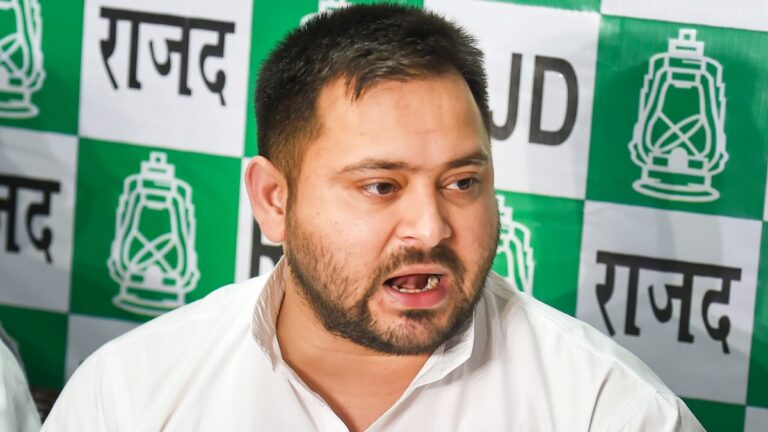 'पुल नहीं, भ्रष्टाचार की मीनार...', तेजस्वी यादव बोले- 'NDA सरकार ने बनाया विश्व रिकॉर्ड'