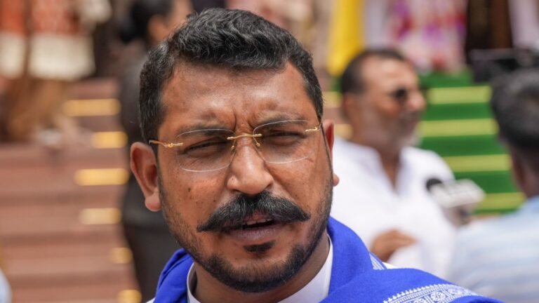 UP Politics: 'इनकी आंतरिक लड़ाई खत्म कर...' यूपी BJP की कलह पर चंद्रशेखर आजाद का बड़ा बयान