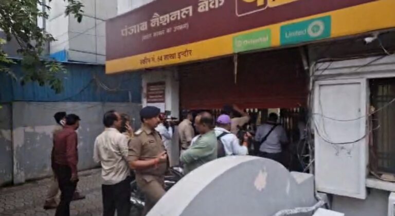 इंदौर: बैंक लूट का बड़ा खुलासा, आरोपी रिटायर्ड फौजी ने पैसों से उतारा कर्ज, पत्नी को दिलाई 50 हजार की LED TV