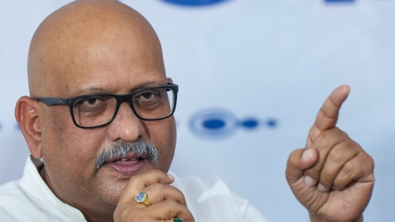 UP Politics: 'वाराणसी और अयोध्या में हो रहा भ्रष्टाचार, गुजरात की कंपनी ले जा रही सारे पैसे'- अजय राय