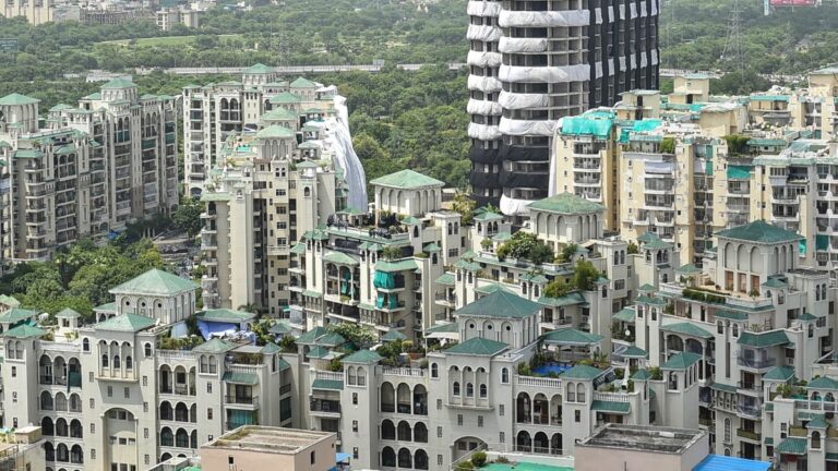 ग्रेटर नोएडा में बने सेक्टरों के भूखंडों की लगी ऊंची बोली, 38 आवेदक ई-नीलामी में हुए शामिल