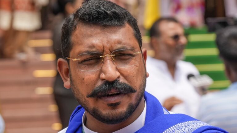'इस्लाम धर्म अपना क्यों नहीं लेते...' चंद्रशेखर आजाद के कांवड़ वाले बयान पर कांग्रेस नेता का पलटवार