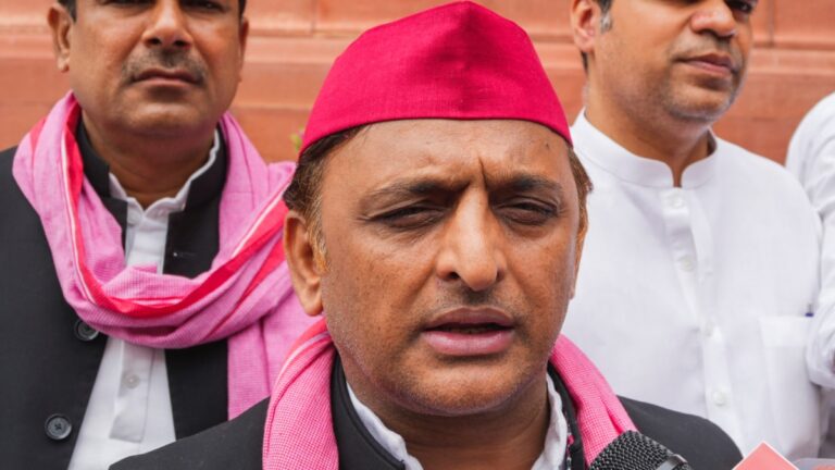 'बीजेपी के सत्ता से बेदखल होने तक संविधान पर खतरा बरकरार', अखिलेश यादव ने दिया बड़ा बयान