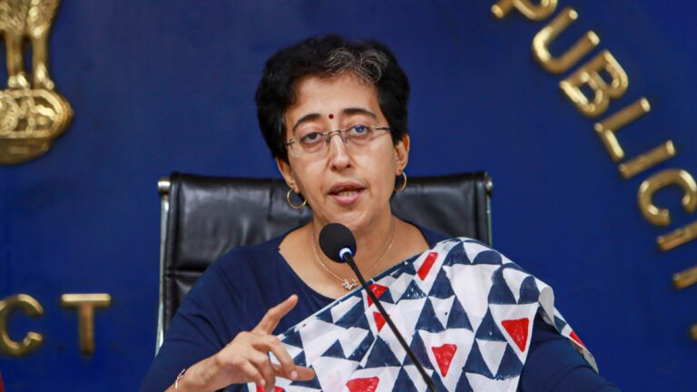 दिल्ली में बिजली को लेकर BJP-Congress ने मचाए बवाल तो आतिशी बोलीं- 'हमारी सरकार ने...'