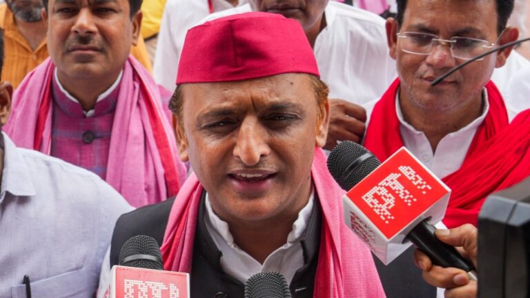 'जिसका नाम गुड्डू, मुन्ना, फत्ते है तो..', दुकानों पर नाम लिखने के आदेश पर भड़के अखिलेश यादव