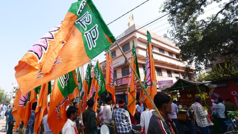 UP By-Election: कुंदरकी सीट पर उपचुनाव की तैयारी में जुटी BJP, पार्टी मुस्लिम चेहरों पर लगा सकती है दांव
