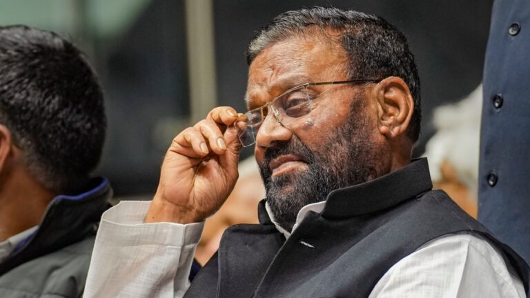 स्वामी प्रसाद मौर्य और बेटी संघमित्रा भगोड़ा घोषित, MP-MLA कोर्ट ने जारी किया आदेश