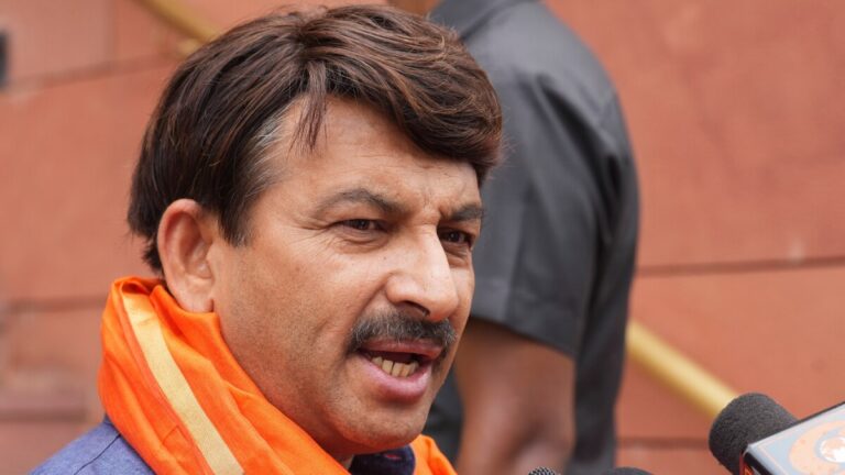 Samvidhan Hatya Diwas: 'जिसने इमरजेंसी के खिलाफ बोला, उनको...', संविधान हत्या दिवस मनाने के फैसले पर मनोज तिवारी ने क्या कहा? 