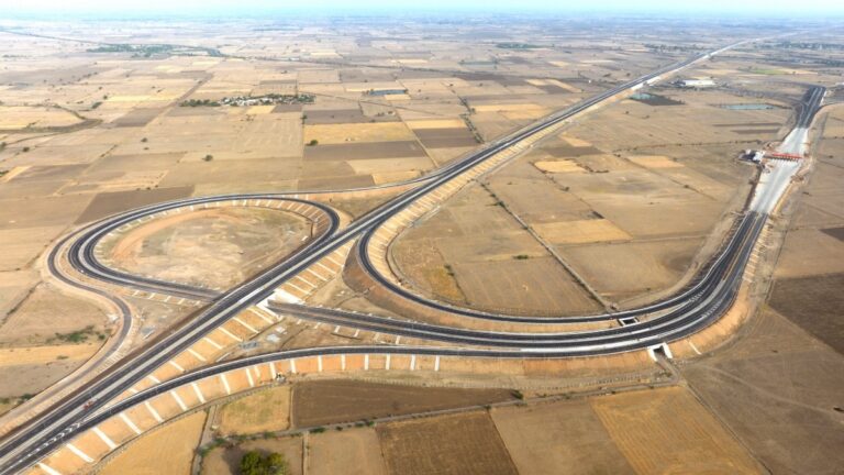 Bundelkhand Expressway पर बनेगा यूपी का सबसे लंबा सोलर पार्क, 450 मेगावाट बिजली का होगा उत्पादन