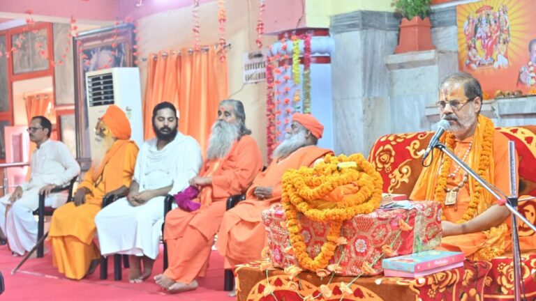 Shri Ram Katha in Gorakhpur: गोरखनाथ मंदिर में श्रीराम का आयोजन, रामायण माहात्म्य का किया वर्णन
