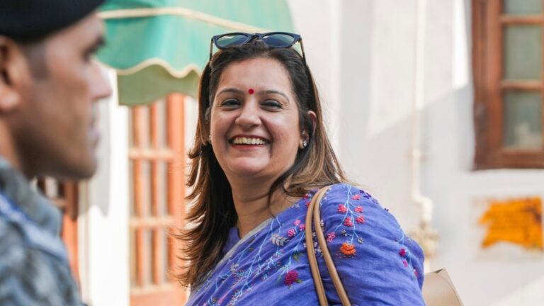 बद्रीनाथ सीट पर पिछड़ी BJP तो उद्धव ठाकरे की पार्टी ने कसा तंज, प्रियंका चतुर्वेदी बोलीं, 'यहां भी...'