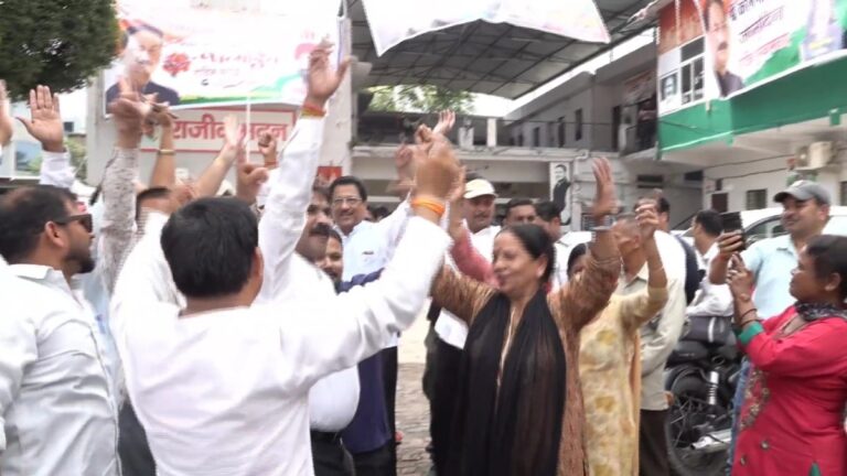उत्तराखंड उपचुनाव में कांग्रेस ने लहराया परचम, जीत के बाद झूम उठे कार्यकर्ता और नेता