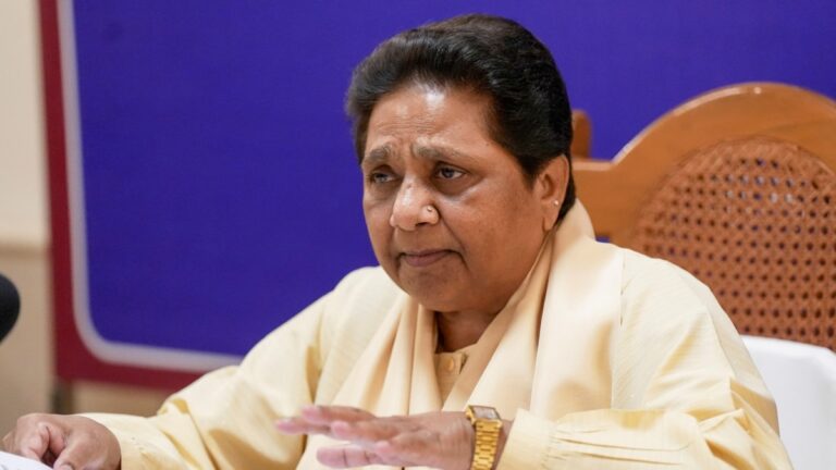 UP Politics: शिक्षकों के डिजिटल अटेंडेंस पर मायावती बोलीं- 'सरकार का ऐसा ही नया कदम लगता है...'