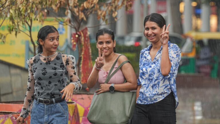Delhi Rains: दिल्ली-एनसीआर में झमाझम बारिश, उमस से मिली राहत, जानें- अब कैसा रहेगा मौसम?