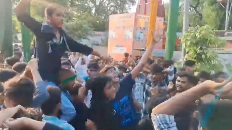 'हिन्दुस्तान में रहना है तो..', अमेठी में मुहर्रम के जुलूस में विवादित नारेबाजी पर बवाल, FIR दर्ज