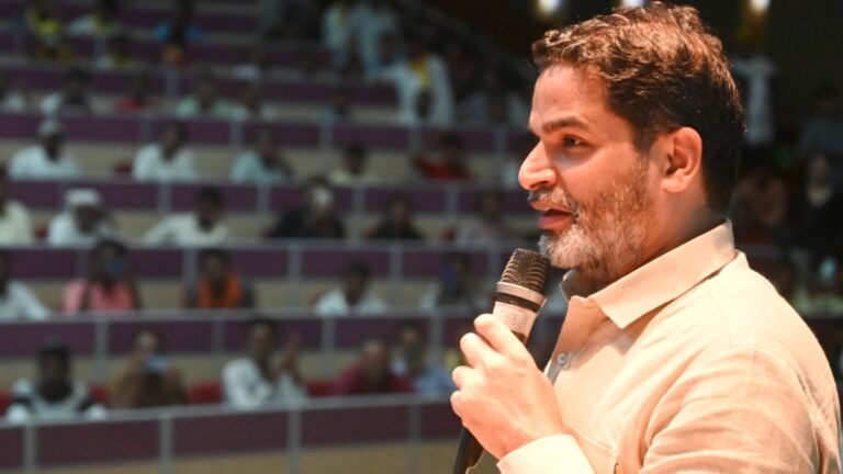 Prashant Kishor: प्रशांत किशोर ने लोगों को दिया खास सियासी मंत्र, आगाह करते हुए कहा- 'इसलिए सचेत...',