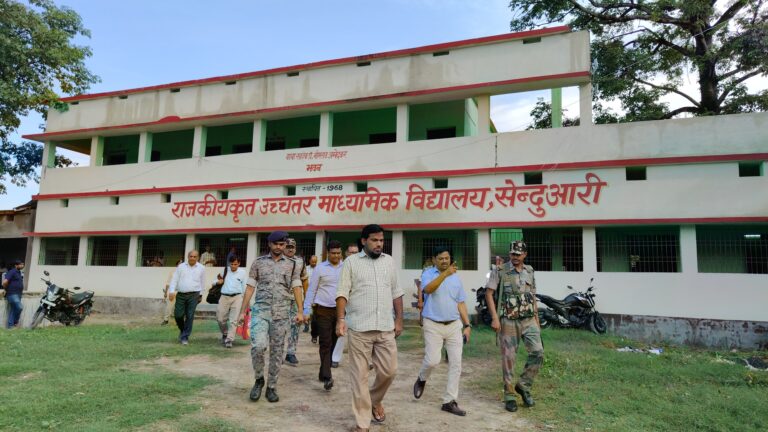 The district officer inspected the verification center