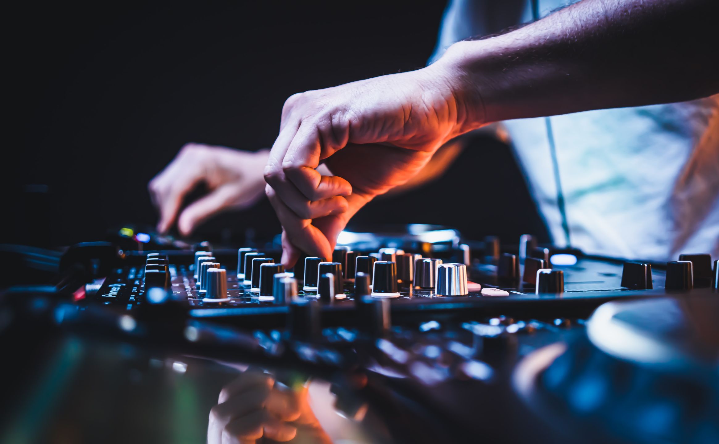 1649242141-club-dj-career-header