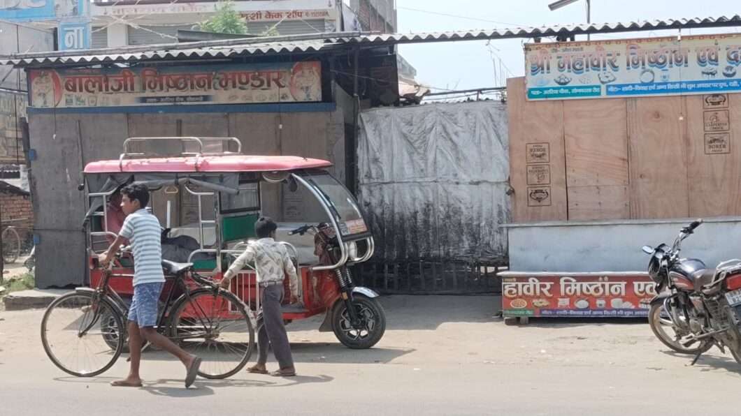Sonbarsa market remained closed all day due to rumors of income tax department raids
